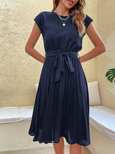LP | Short-sleeved summer dress with pleats