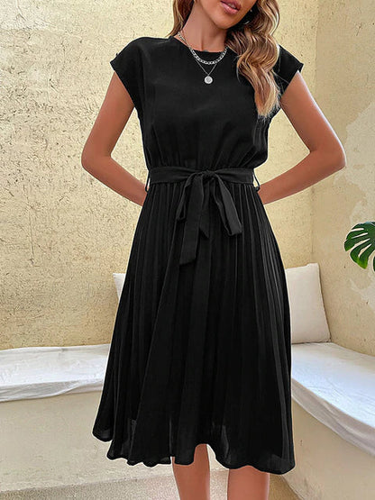 LP | Short-sleeved summer dress with pleats