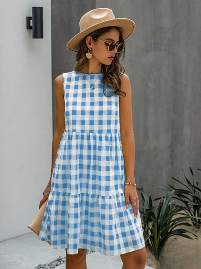 LP | Women's fitted dress with fashionable round neckline and pastel plaid skirt
