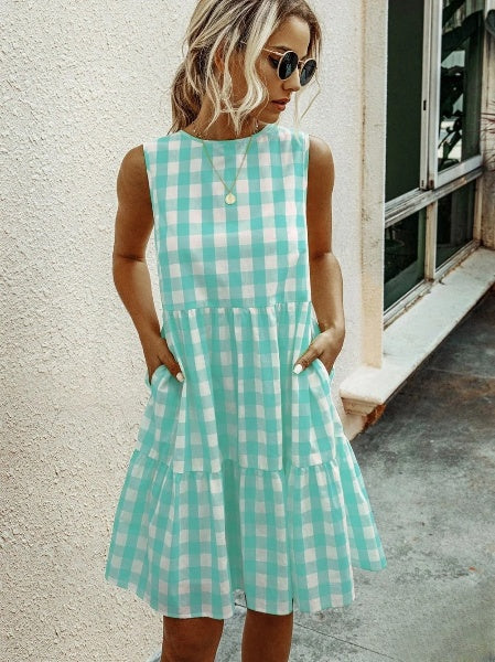 LP | Women's fitted dress with fashionable round neckline and pastel plaid skirt