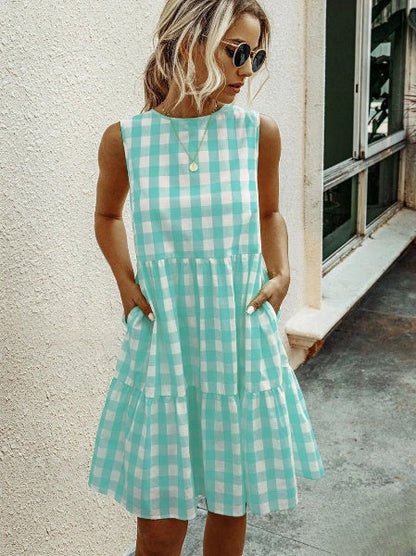LP | Women's fitted dress with fashionable round neckline and pastel plaid skirt