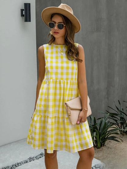 LP | Women's fitted dress with fashionable round neckline and pastel plaid skirt