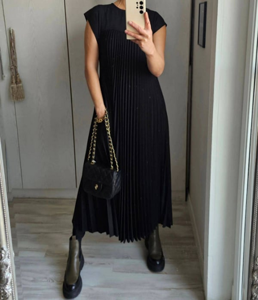 LP | Simple dress with pleats