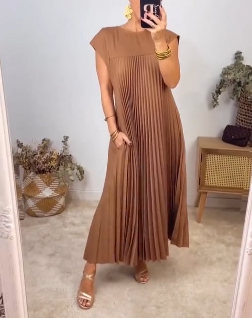 LP | Simple dress with pleats