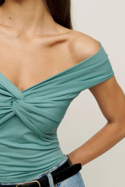 Leocadia | Summer  V-neck Knitted Off-shoulder Slimfit top