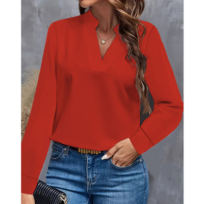 Loose-fitting shirt - V-neck and comfortable fit