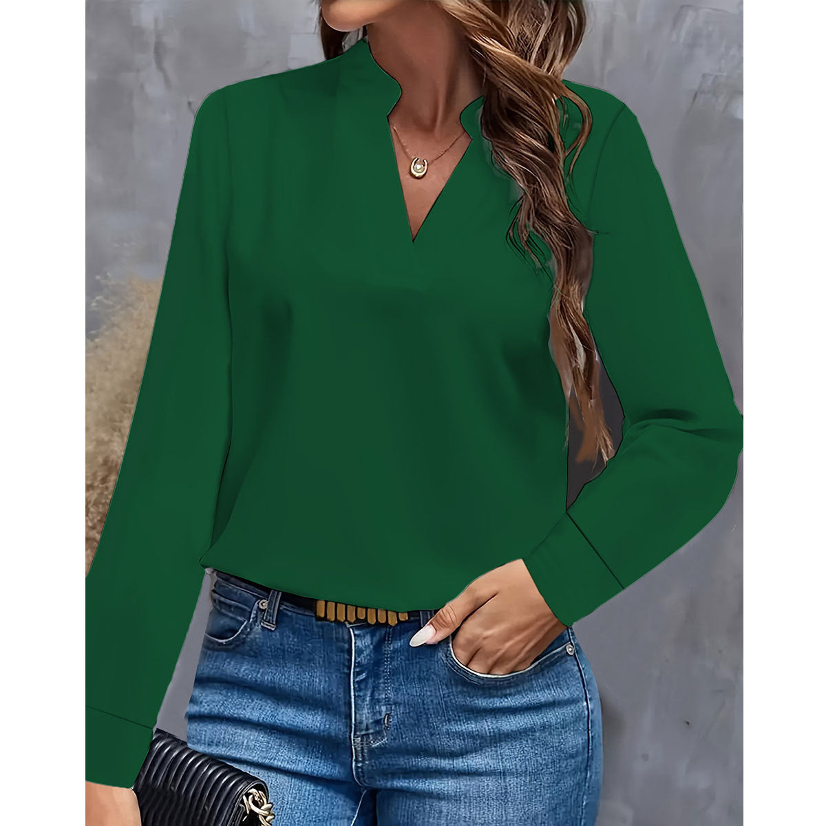 Loose-fitting shirt - V-neck and comfortable fit