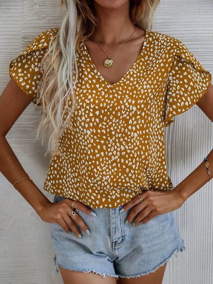 LP | Short-sleeved summer blouse with slim fit and no collar