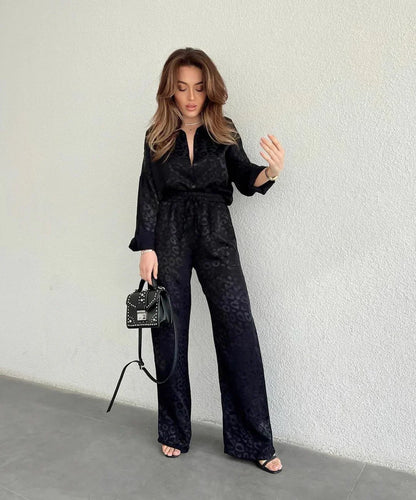 Beatrice - Elegant blouse with single row of buttons and wide-leg pants