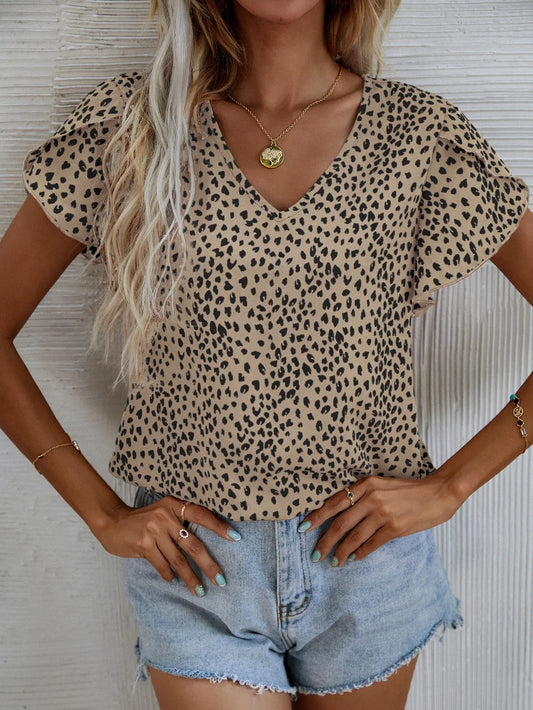 LP | Short-sleeved summer blouse with slim fit and no collar