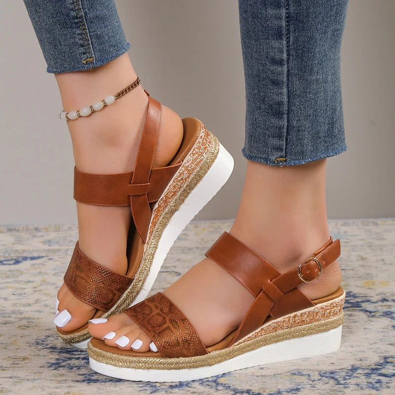 LP | Chic and cool sandals