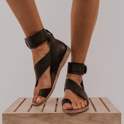 Cm | sandals with crossover strap and toe ring
