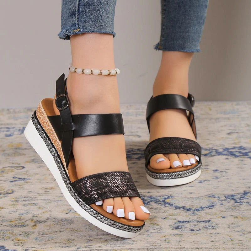 LP | Chic and cool sandals