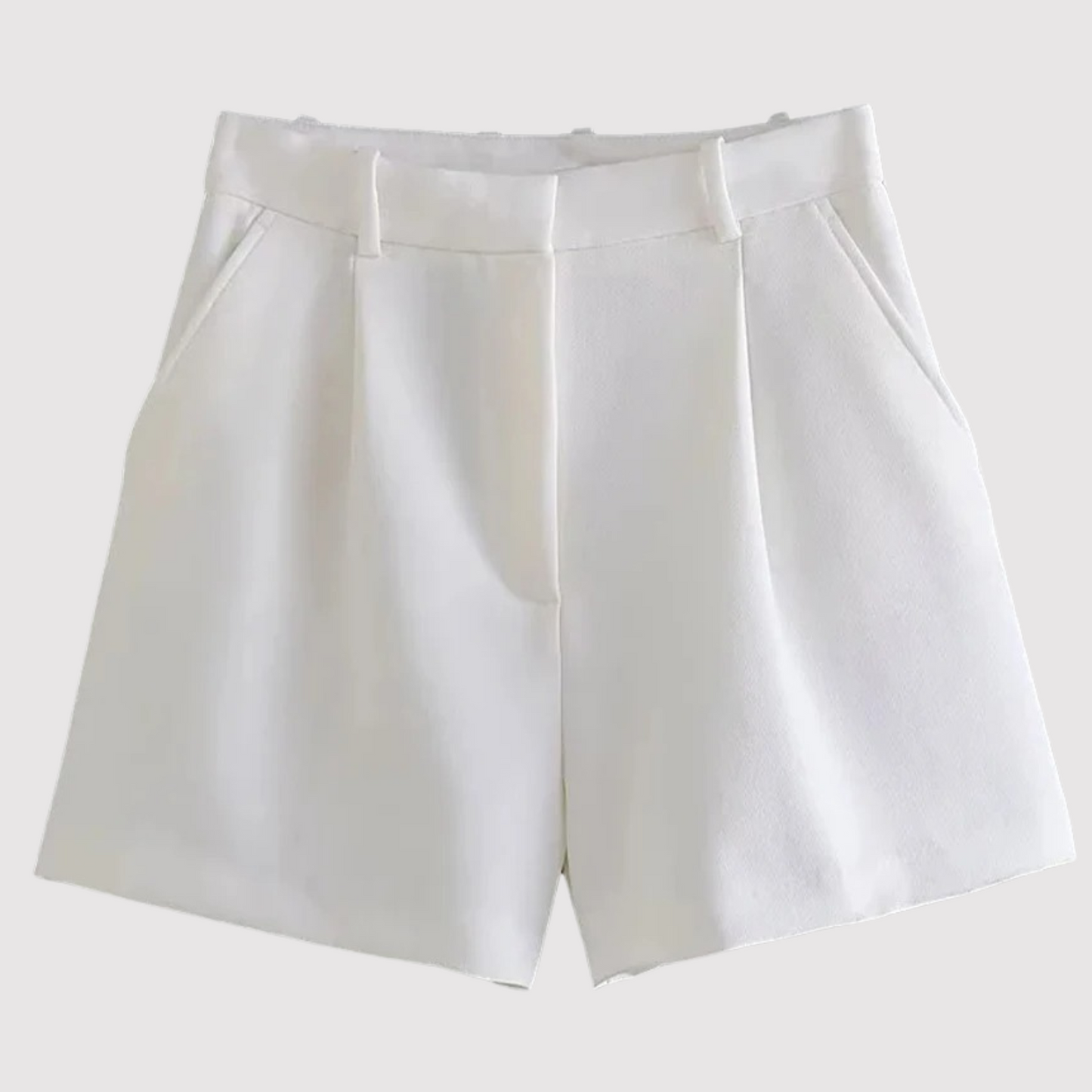 Fashionable shorts with high waist