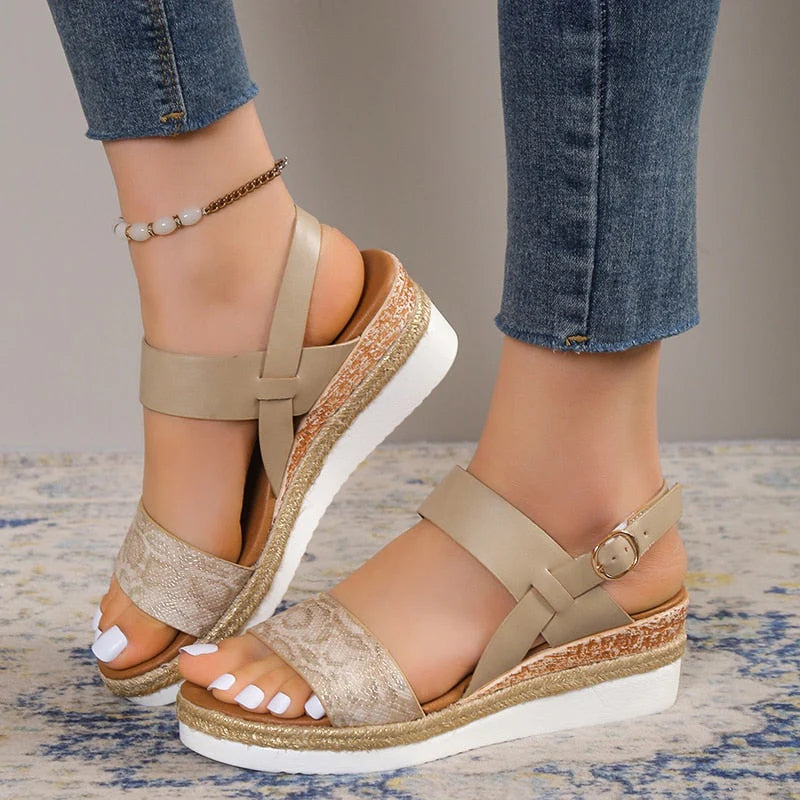 LP | Chic and cool sandals