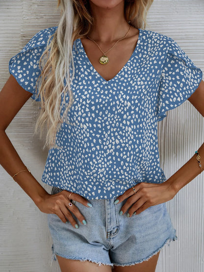 LP | Short-sleeved summer blouse with slim fit and no collar