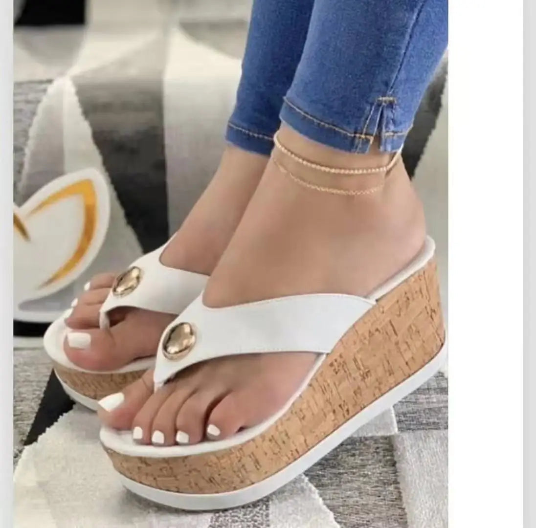 LP | classical and airy sandals