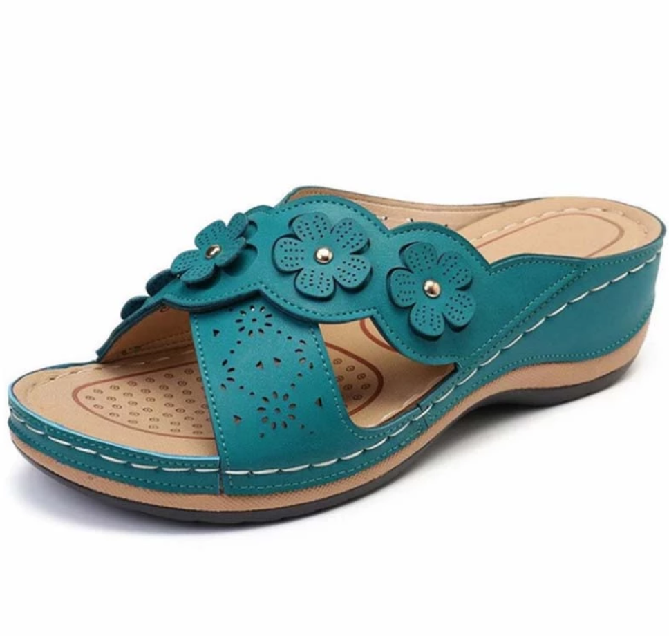 TrendZetter™: Feminine floral sandals