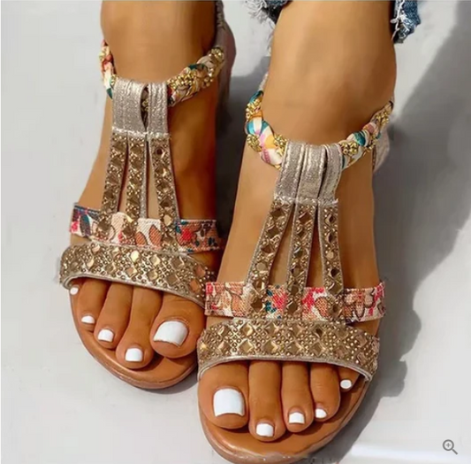 LP | Casual and fashionable generic sandals