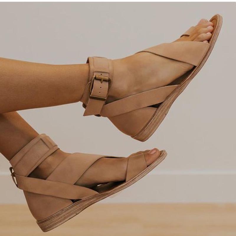 Cm | sandals with crossover strap and toe ring