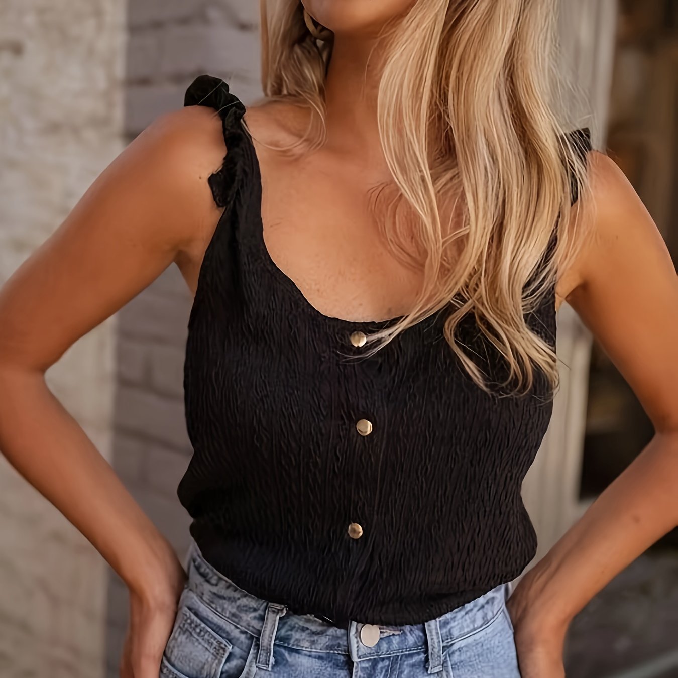 Tank top - Gathered shoulder and button closure