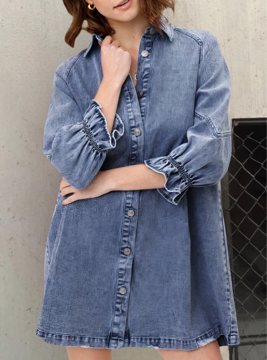LP | Denim dress with long sleeves.