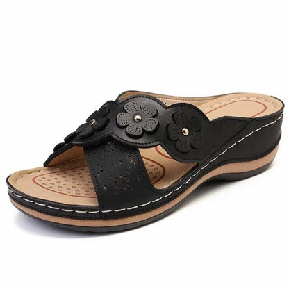 TrendZetter™: Feminine floral sandals