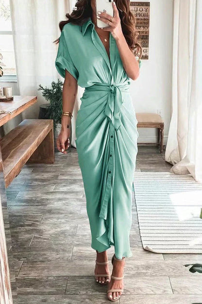 LP | Beautiful satin dress with buttons and veil