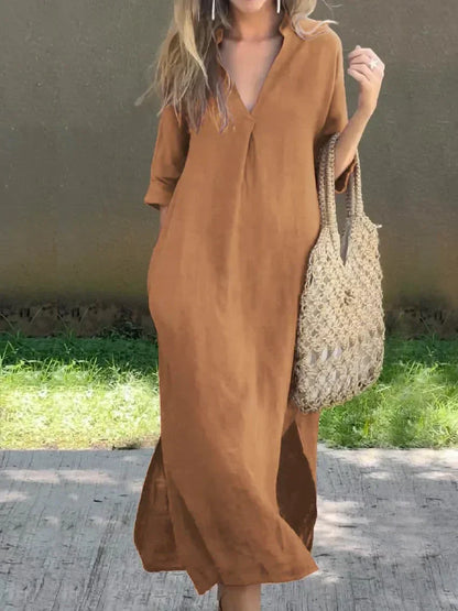 LP | Simple linen dress with V-neck and breast pocket.