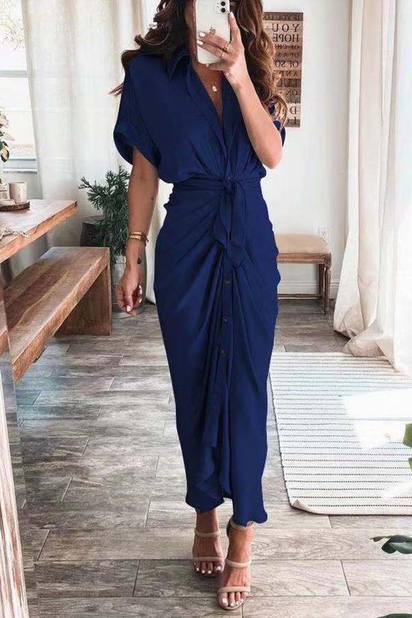 LP | Beautiful satin dress with buttons and veil