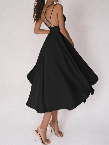 Elegant strapless dress with V-neckline