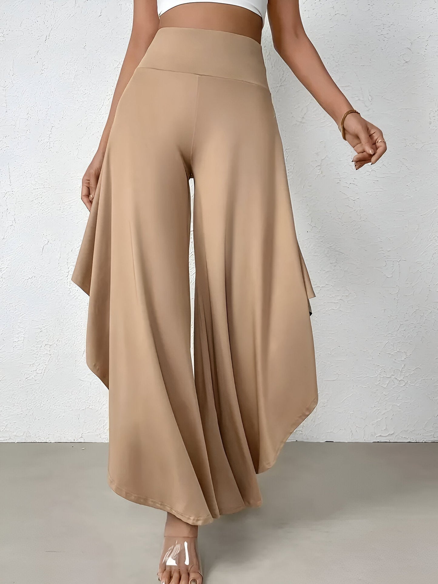 Wide pants with asymmetric shirt