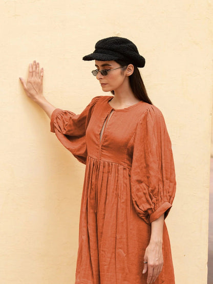 LP | Solid-colored dress with balloon sleeves