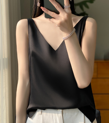 Brisa - Sleeveless top for women - Classic and chic