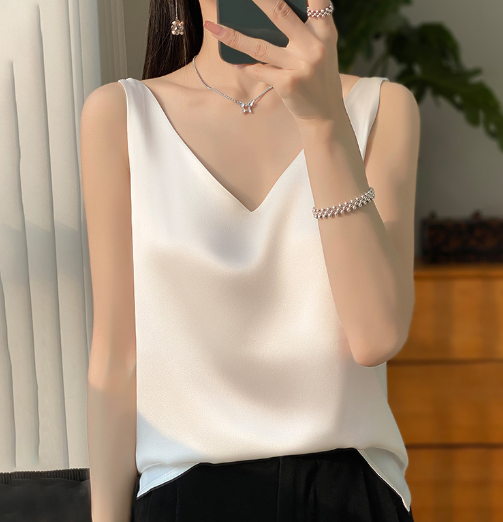 Brisa - Sleeveless top for women - Classic and chic