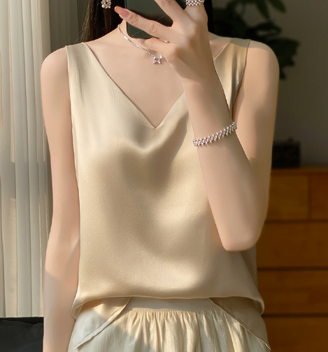 Brisa - Sleeveless top for women - Classic and chic
