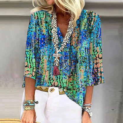 LP | Blouse with 3/4 sleeves and printed v-neckline