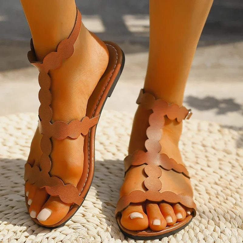 LP | Sandals with a notched edge