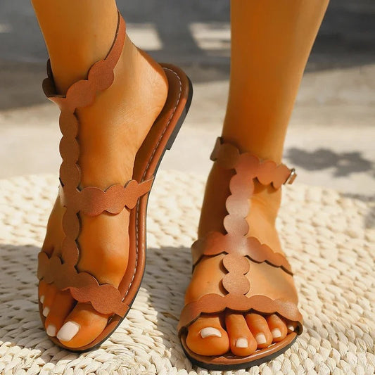 LP | Sandals with a notched edge