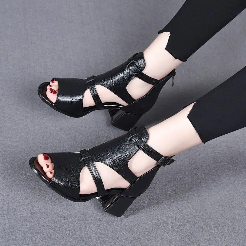 LP | Shoes with chunky heel and adjustable strap