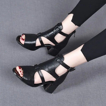 LP | Shoes with chunky heel and adjustable strap