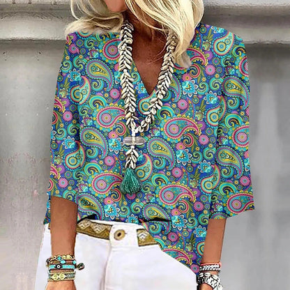 LP | Blouse with 3/4 sleeves and printed v-neckline