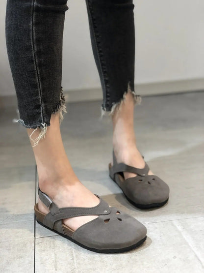 LP | Strappy sandals with strap closure