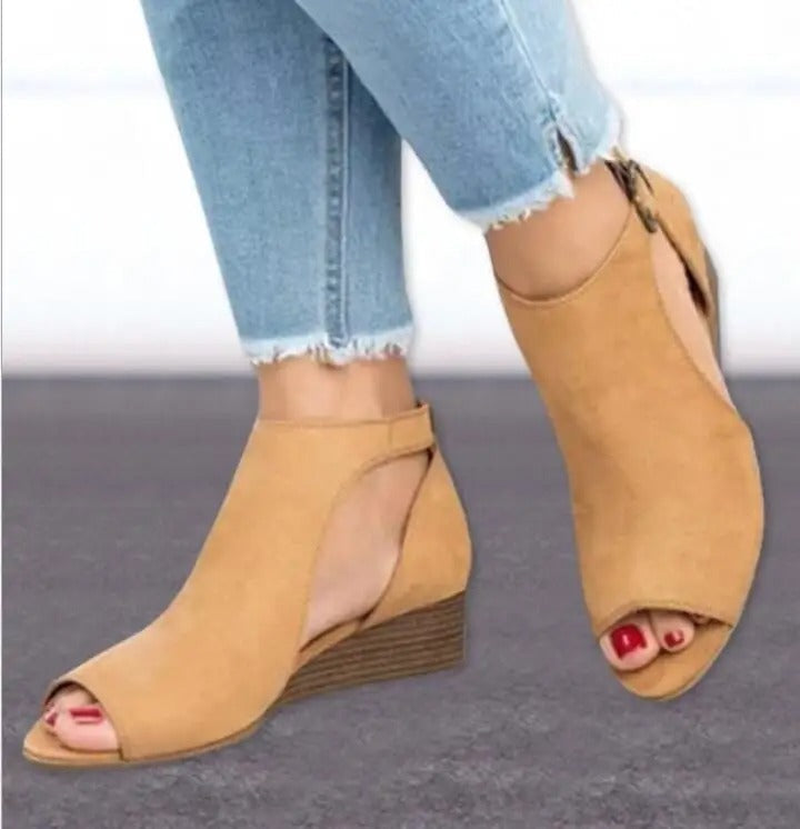 LP | Classic Gladiator Sandals