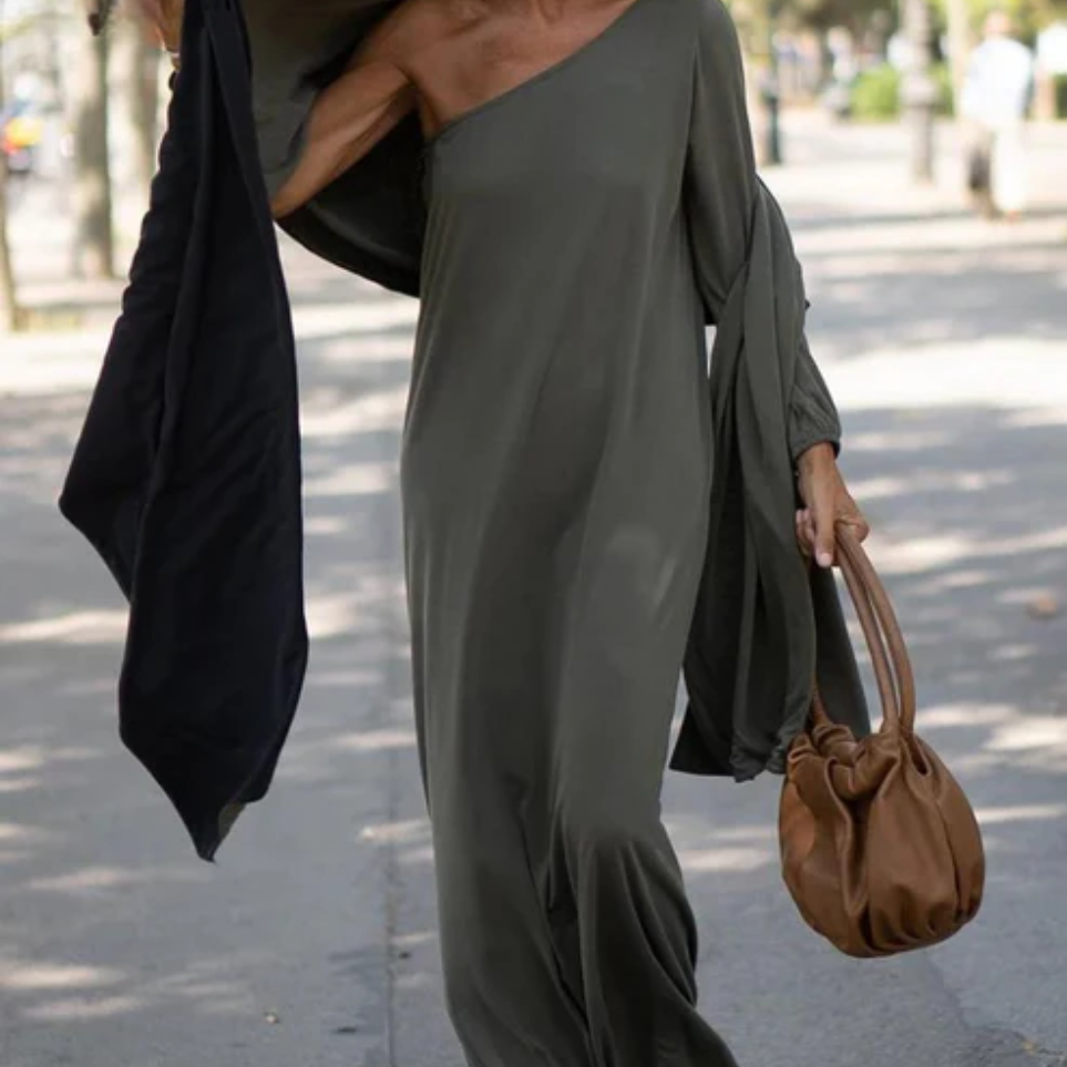Elegant and light dress with one shoulder