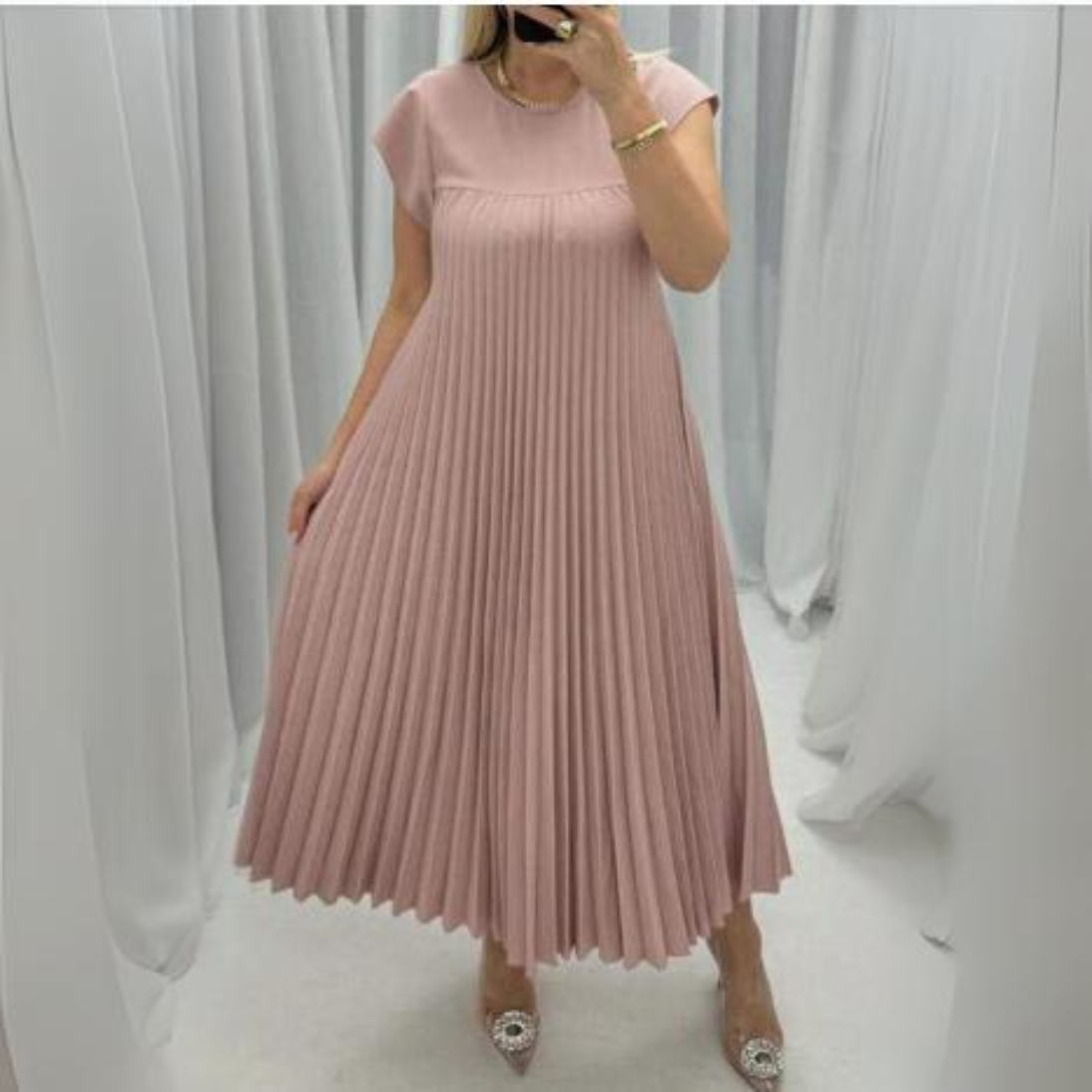 Light and elegant pleated dress