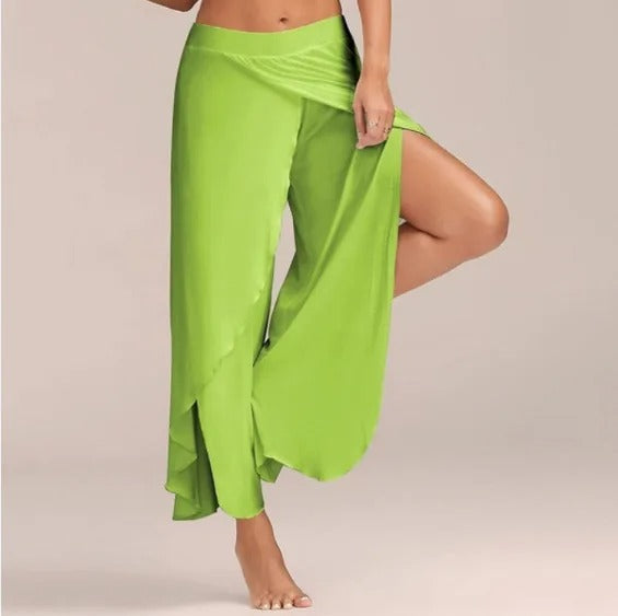 LP | Loose-fitting yoga pants with a monochromatic design